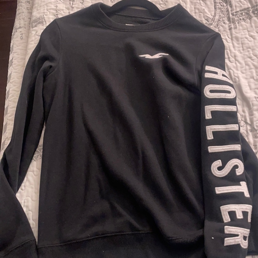 hollister black crewneck S